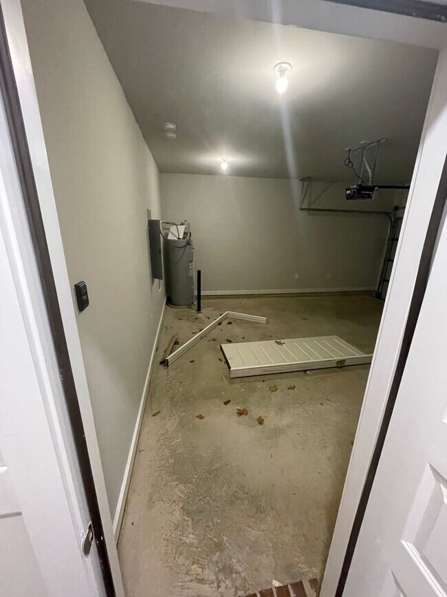 Building Photo - Home for Rent in Weaver, AL!!!  View with 48 Hours Notice!