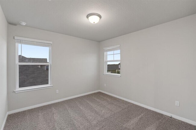 Building Photo - 528 Loriner Wy