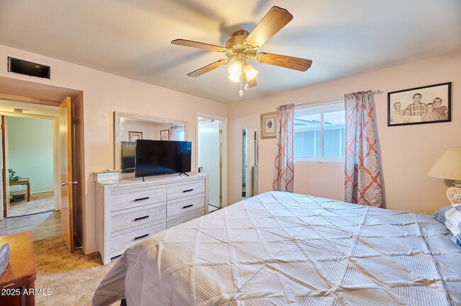 Building Photo - 5410 E University Dr