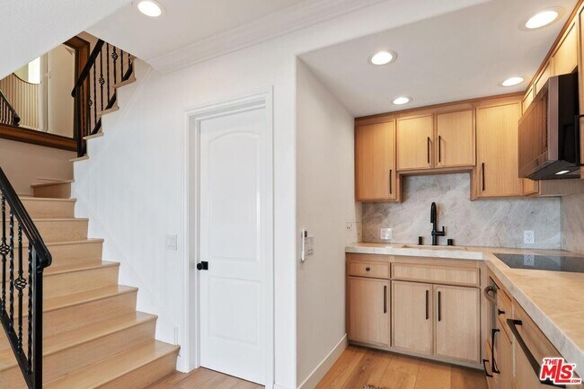 Building Photo - 11874 S Beach Club Way