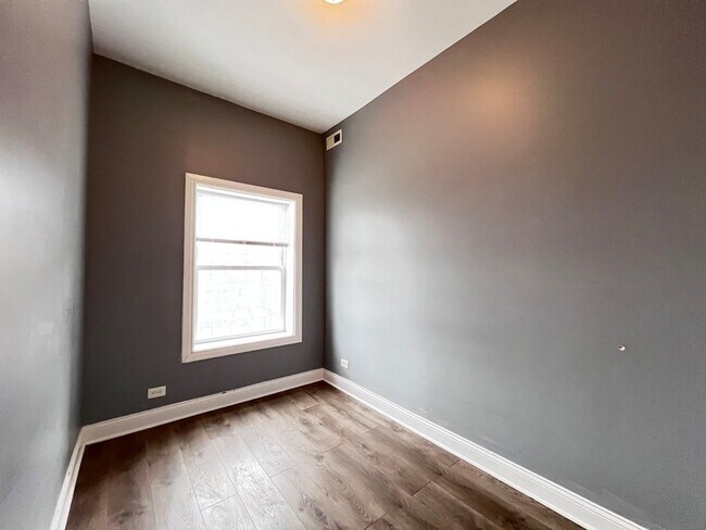 Building Photo - 7057 S Normal Blvd