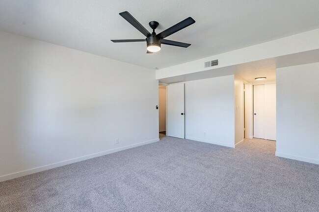 Building Photo - Live in luxury in this Scottsdale condo!