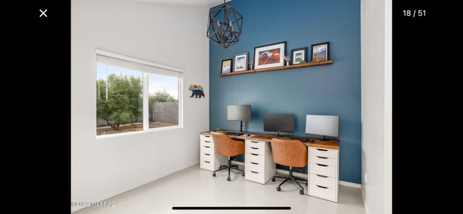 Building Photo - Gorgeous Remodeled Home w/Community Pool i...