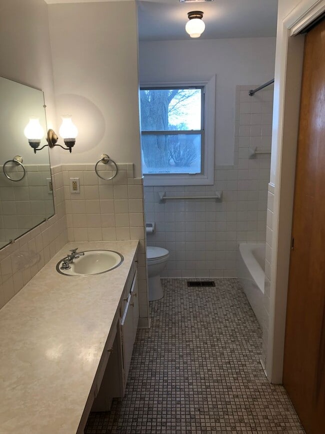 Building Photo - 7820 E Mt Hope Hwy