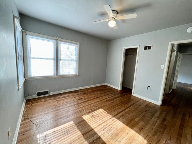 Building Photo - Great 3 Bedroom Near Aggieville & KSU! Pre Leasing for 2026-2027 School Year!