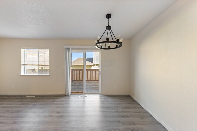 Building Photo - Newly Remodeled 3 bedroom Home