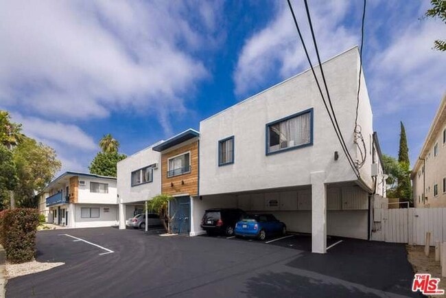 Building Photo - 15115 Victory Blvd