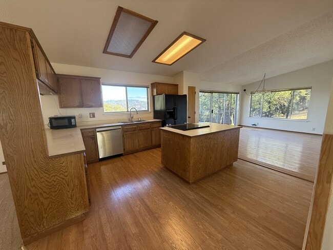 Building Photo - 10201 Ponderosa Way