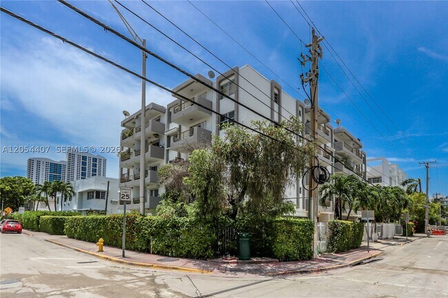 Building Photo - 1580 West Dr