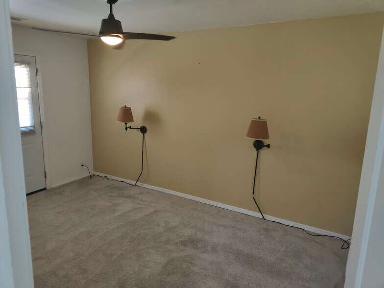 Building Photo - 271 Kottinger Dr