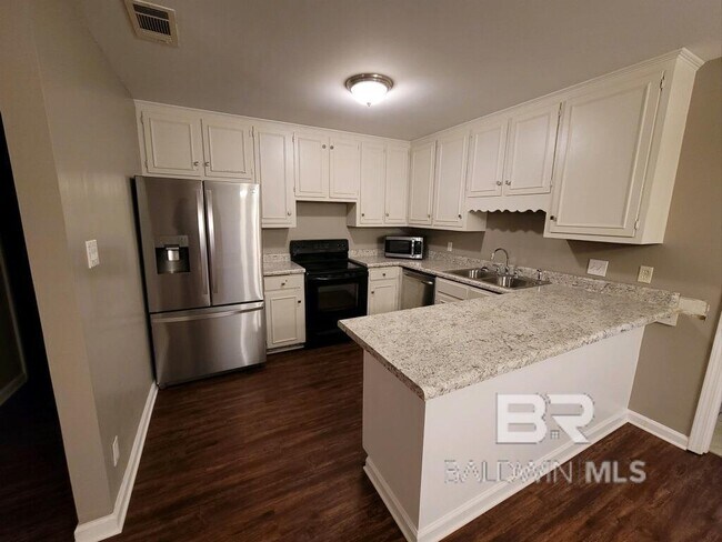 Building Photo - 105 Lively Cir