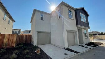 Building Photo - 616 Whisper Ln