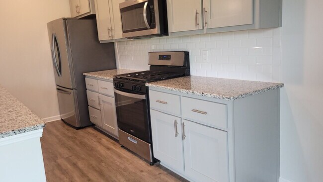 Building Photo - Huntsville Haven with Granite Elegance!" D...
