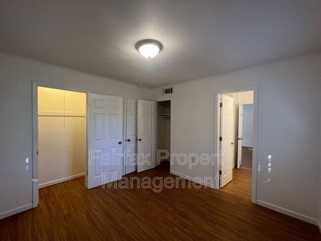 Building Photo - 512 Burlington Ave