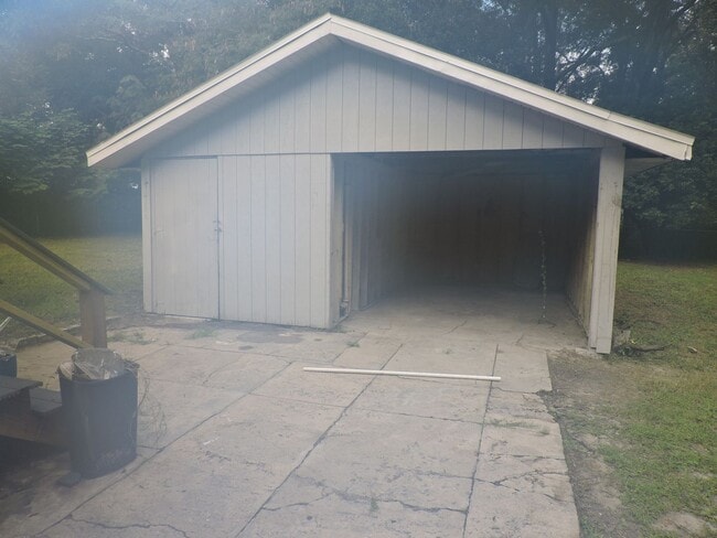 Building Photo - 620 SW Highland Ave