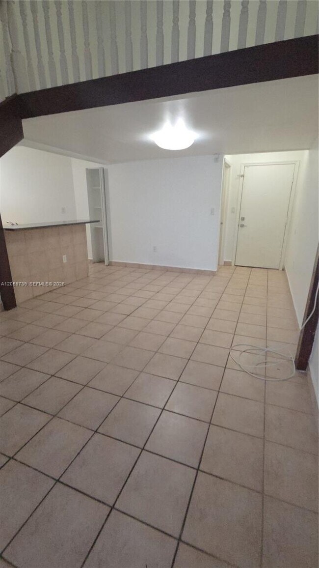 Building Photo - 9437 Fontainebleau Blvd