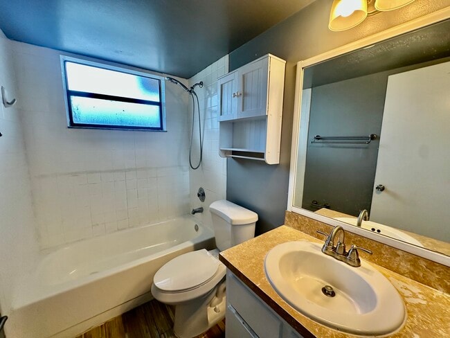 Building Photo - 2570 W 67th Pl