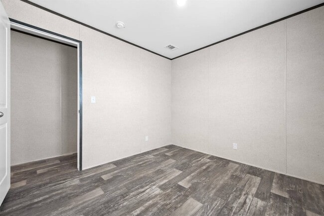 Building Photo - 305 W Buell Dr