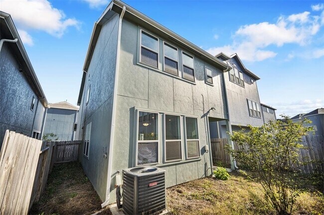 Building Photo - 11926 Briarwood Hill Way