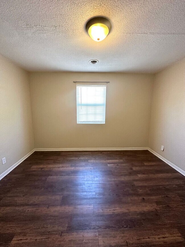 Building Photo - S0101-MF3-E1
