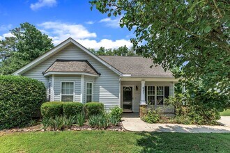 Building Photo - **Cute 3/2 Bungalow in Flaherty Farms**