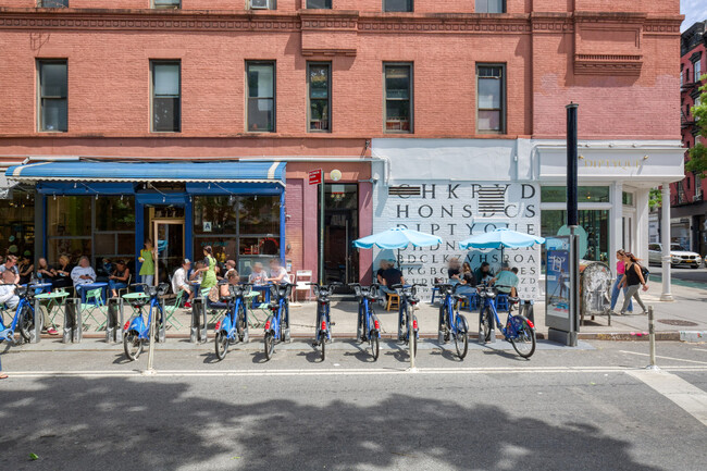 Building Photo - 248 Mott St