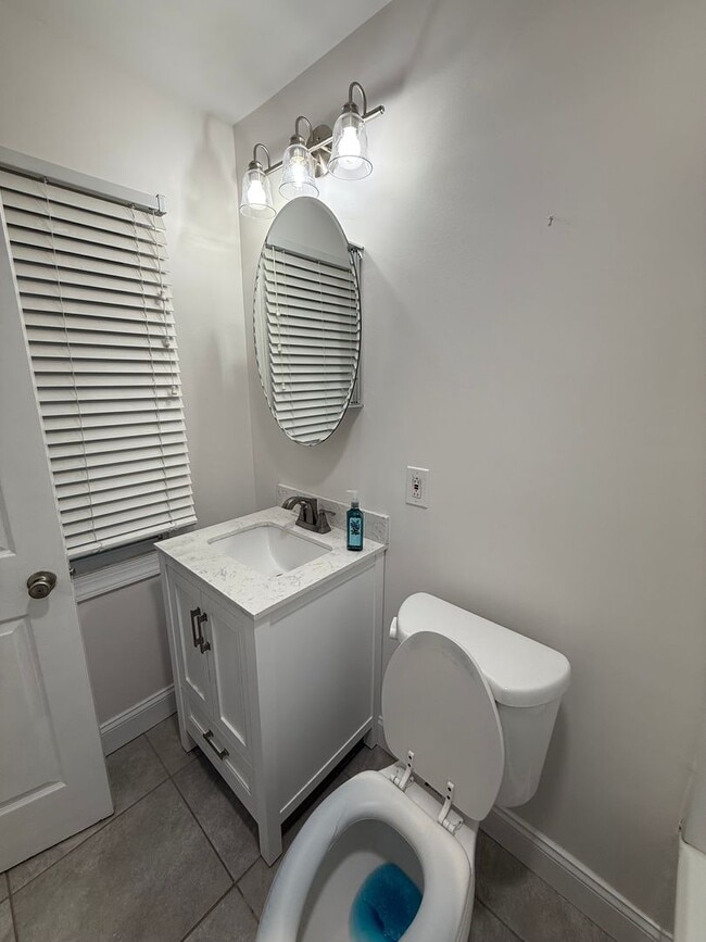 Building Photo - 25 Pembrook Ln