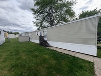 Building Photo - 831 N Pontiac Trail