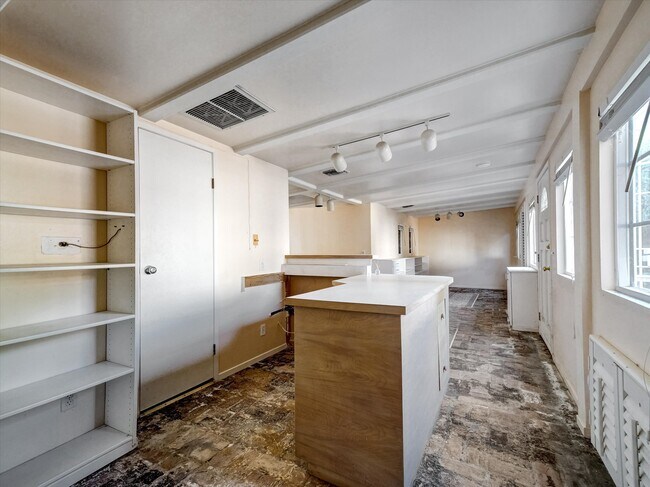 Building Photo - 328 21st Pl
