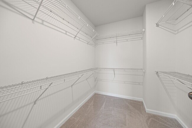 Building Photo - "Spacious 4-Bedroom Home Located In Desira...