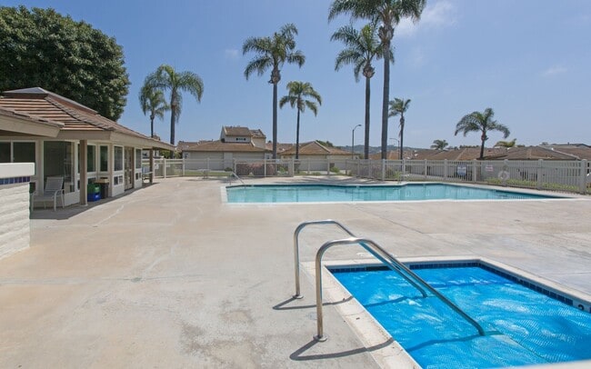 Building Photo - Gorgeous Townhome in Laguna Del Mar Community!