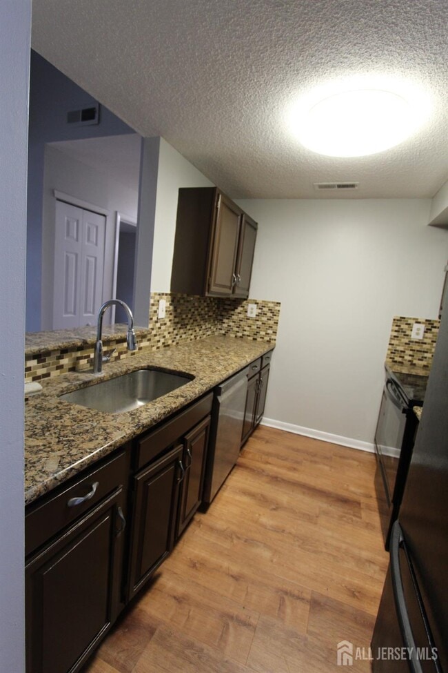 Building Photo - 2202 Aspen Dr