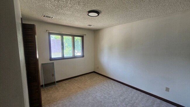 Building Photo - 2608 Leisure Dr