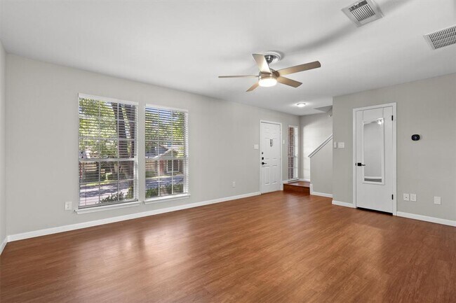 Building Photo - 1015 E Yager Ln