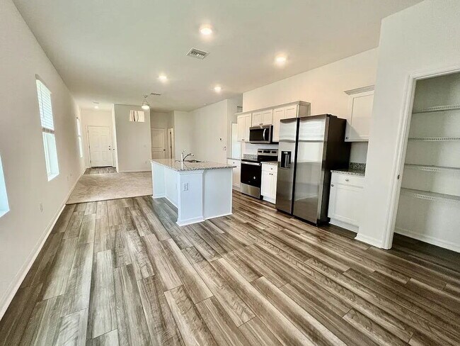 Building Photo - "Charming 3-Bed, 2-Bath Oasis in Zephyrhills – Your Perfect Retreat Awaits!"