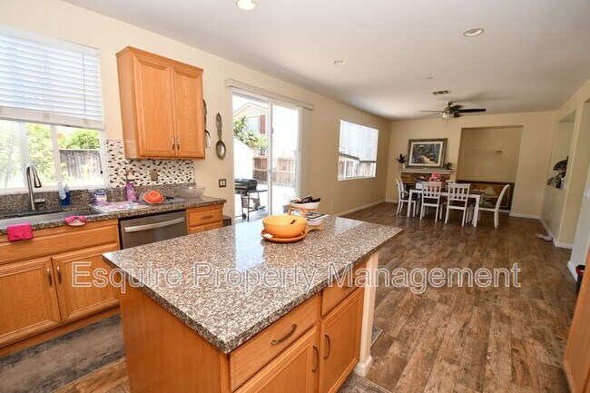 Building Photo - 371 Huerta St