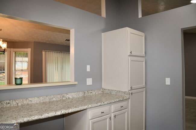 Building Photo - 5932 Homestead Cir