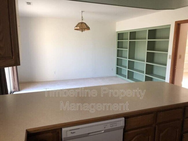 Building Photo - 17960 Bakers Farm Rd