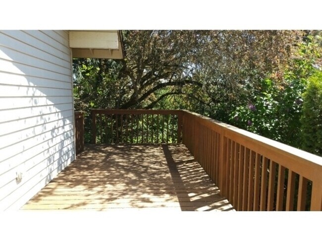 Building Photo - 7730 SW Eaker Pl