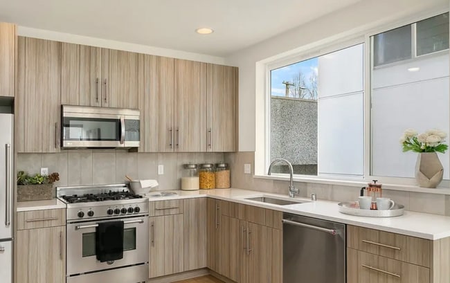 Building Photo - 5433A California Ave SW