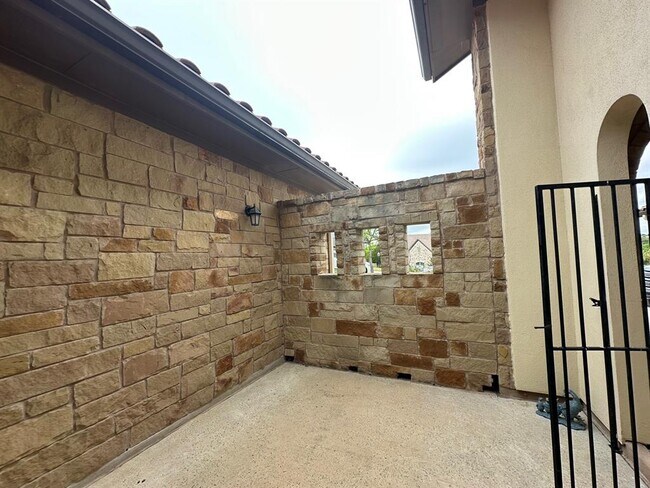 Building Photo - 906 Madison Fork Dr