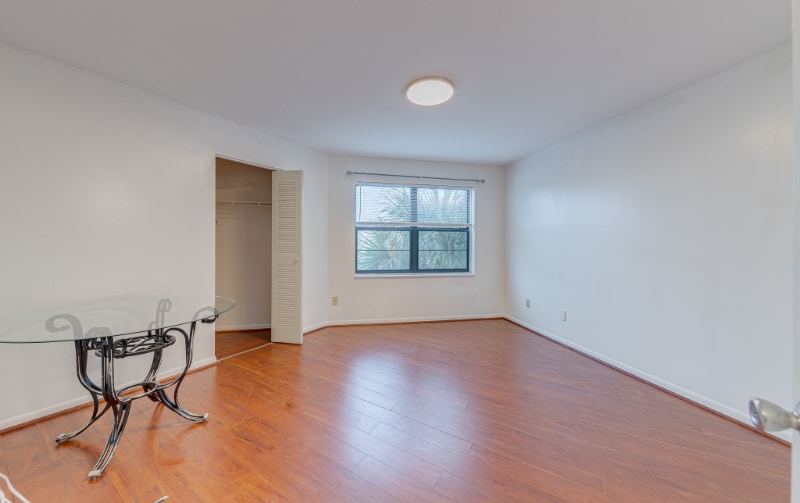 Building Photo - 4004 Atrium Dr