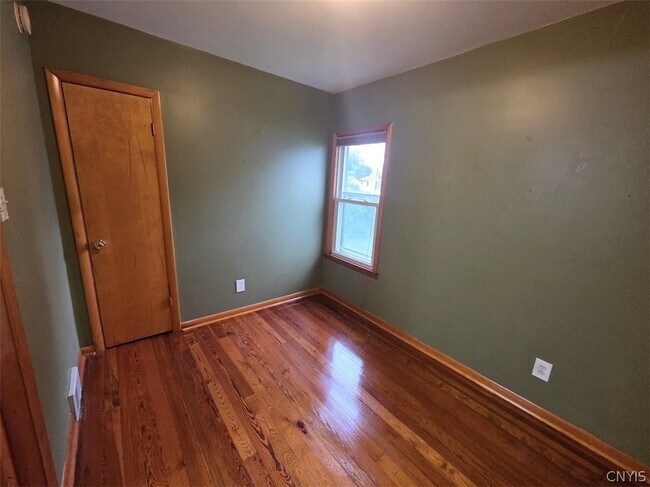 Building Photo - 337 Marlborough Rd