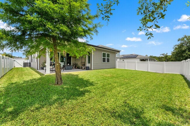 Building Photo - Serenity in Green Cove Springs!