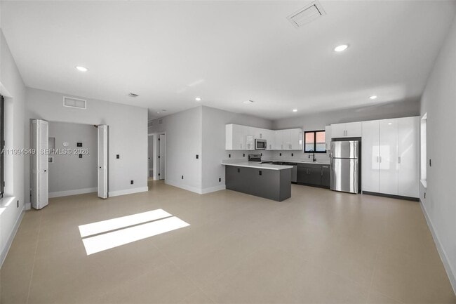 Building Photo - 601 NW 3rd Ave