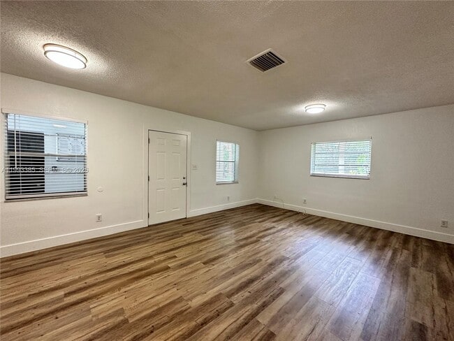 Building Photo - 3315 SW 15th Ave