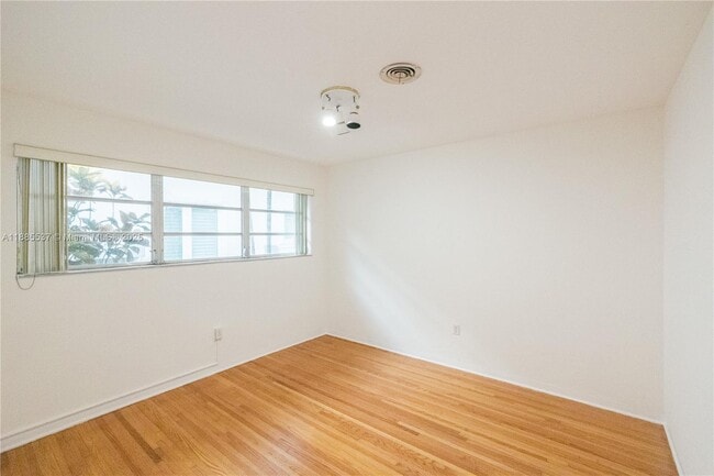 Building Photo - 5600 San Vicente St