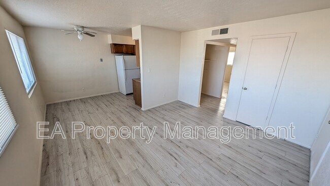 Building Photo - 812 Chelwood Park Blvd NE