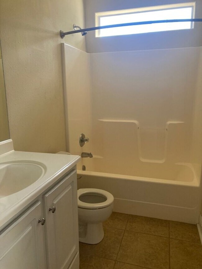 Building Photo - Perkinston 3 Bedroom