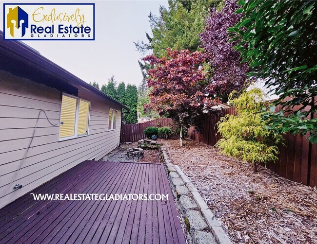 Building Photo - Beautiful, Pet Friendly Light-Filled Rambl...